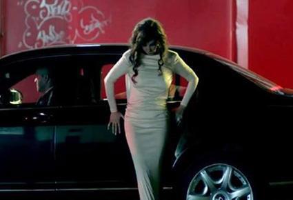 هل تم استنساخ مشهد من فيلم الراحلة داليدا في كليب تعبت منك لإليسا؟